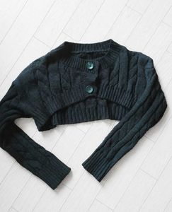 Chic Cropped Cable Knit Cardigan