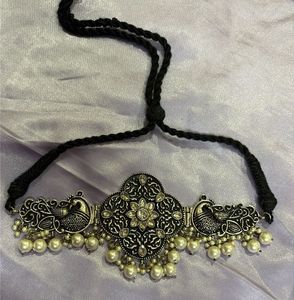 Peacock Pearl Choker Necklace