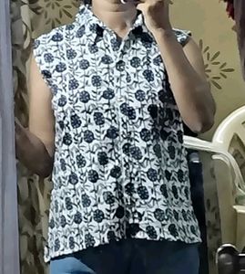 Sleeveless Floral Print Shirt