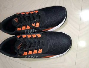 WZITAK Men's Black &amp; Orange Sports Shoes