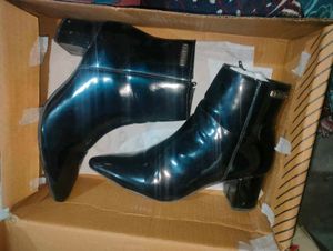 Chic Black Pointed Toe glossy Ankle Boots