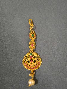 Exquisite Gold Maang Tikka with Pearls