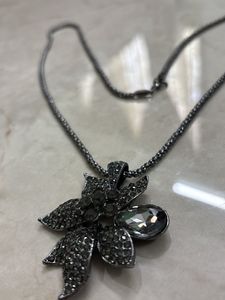 Sparkling Flower Pendant Necklace