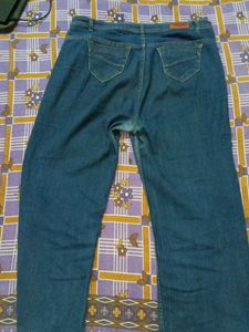 Straight Fit Jeans For Girls