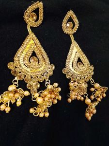 Exquisite Gold-Toned Pearl Dangler Set