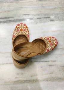 Embroidered Jutti Flats