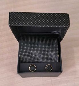 Valentino Ricci (New )Tie, Pin and Cufflink Set
