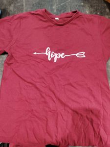 Maroon 'Hope' Graphic T-Shirt