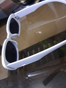 Chic White Frame Sunglasses