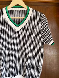 Houndstooth V-Neck Knit Top