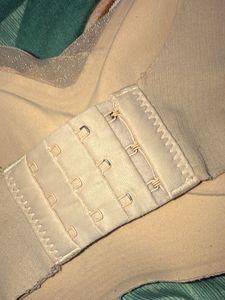 SET  of 2 seamless tishirt bra..