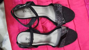 Stylish Black Heels with Glitter Detail
