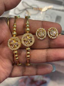Elegant Gold Tone Bracelet & Earring Set