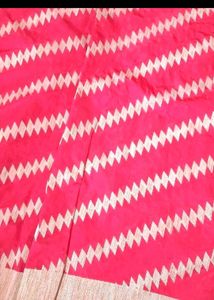 Vibrant Pink Saree with Zigzag Pattern