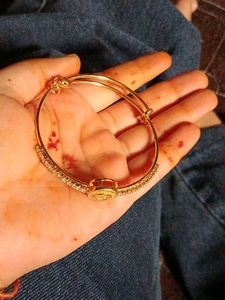 Elegant Gold Bangle Bracelet
