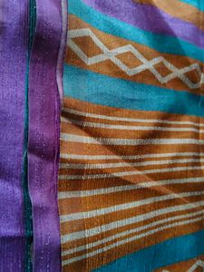 Vibrant Saree with Paisley Print