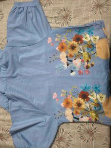 Chic Blue Floral Print Button-Up Shirt in xl size