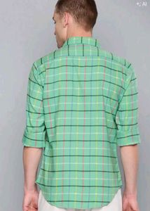 Levi's Plaid Button-Up Shirt
