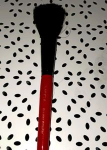 Vega Blush Brush