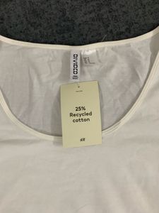 H&amp;M Divided White Scoop Neck Tee(unworn)