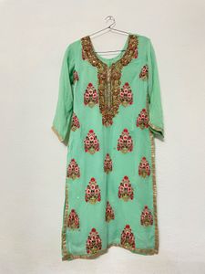 Handwork’s Elegant Mint Green Embroidered Kurta Se