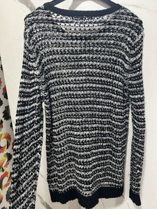 Chic Black &amp; White Knit Sweater