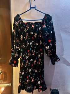 Chic Black Floral Smocked Mini Dress