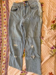 baggy Trendy Light Wash Ripped Jeans with Side Pan