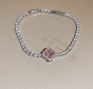 Elegant Clover Accent bracelet