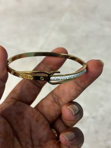 Elegant Gold & Crystal Bracelet