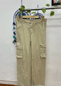 Bershka Cargo