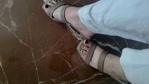 beautiful sandle, use only one time