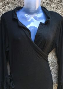 QB. BLACK WRAP TOP