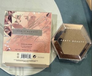 Fenty Beauty Diamond Bomb Highlighter