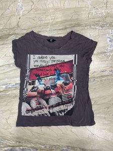 Vintage graphic tee with "Best Friends" graphi