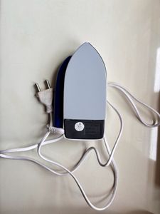 Ozomax Travel Iron