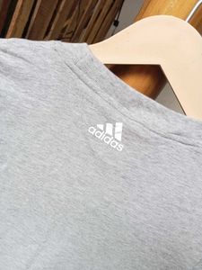 ADIDAS t-shirt