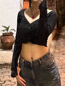 Chic Black Long Sleeve Crop Top