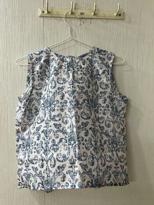 Elegant Blue &amp; White Floral Print Vest