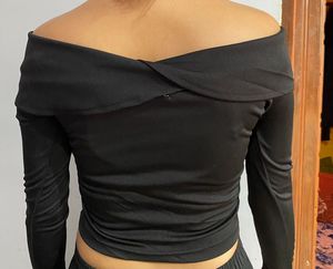 Chic Off-Shoulder Black Long Sleeve Top