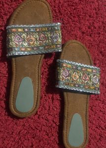 New Embroidered Flat Sandals