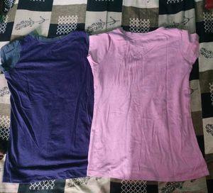 🚚 4  women's Tees