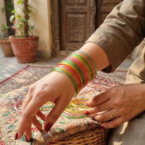 Light Multi-Color Glass Bangles Set