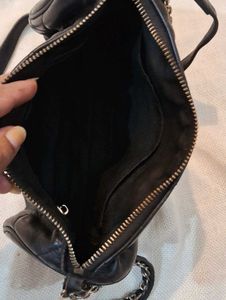 Stylish Black Barrel Handbag