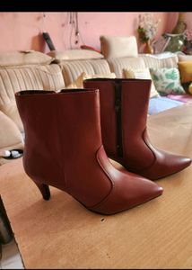 Dressberry Maroon Kitten Heel Boots