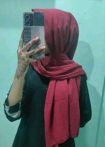 Maroon Pleated And Black Hijab