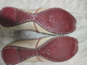 Ethnic Juttis