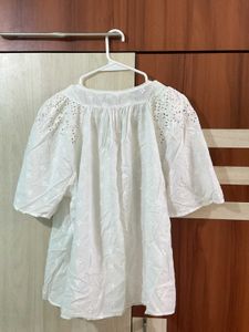 Chic White Embroidered Cotton Blouse