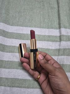 Bobbi Brown Hibiscus shade Rich Berry Lipstick