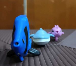 3 kinderjoy fish toys